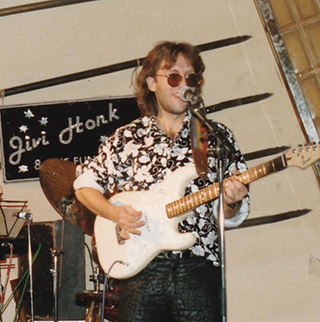Portrait of J.Honk – Singer, Songwriter and Guitarist